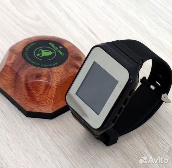 Кнопка вызова официанта с часами-пейджером