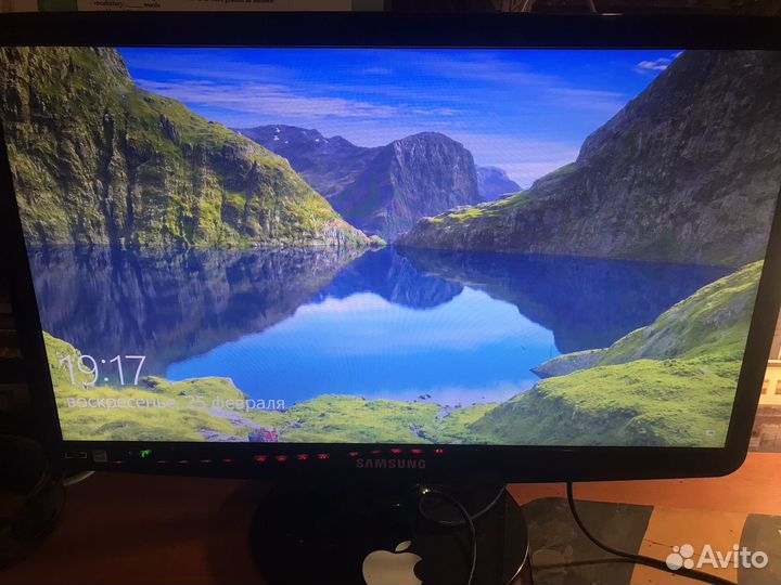 Монитор Samsung