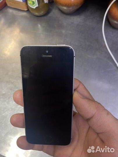 iPhone SE, 32 ГБ
