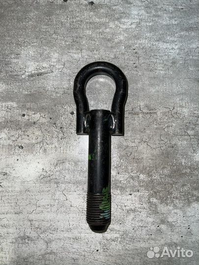 Крюк буксировочный