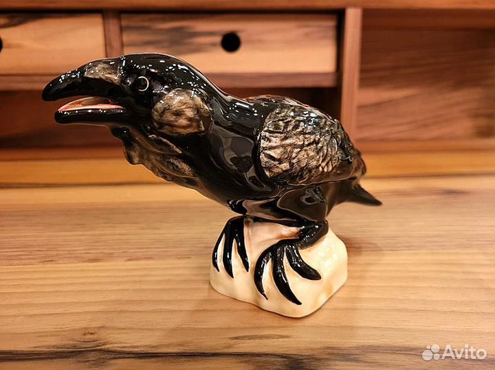 242158 Статуэтка Ворон