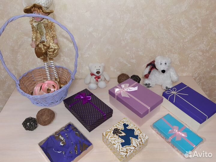 Корзина плетеная, подарочные коробки