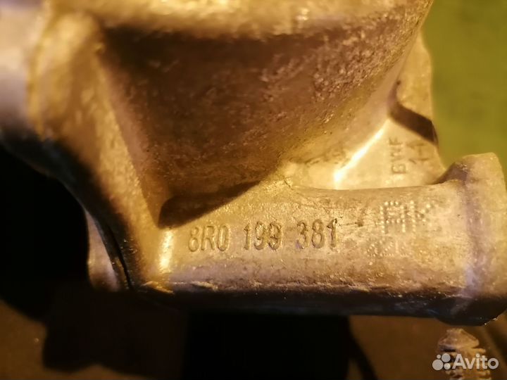 Опора двигателя (подушка двс) правая 8R0199381AK A