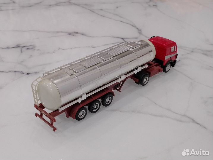 Mercedes Benz 1748 с цистерной