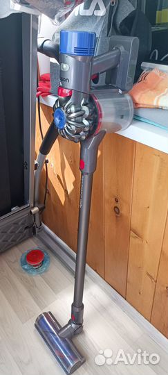 Продам пылесос Dyson v7