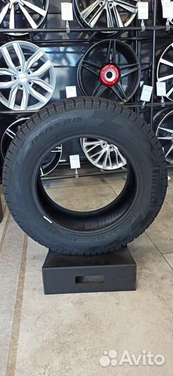 Pirelli Ice Zero FR 215/55 R17