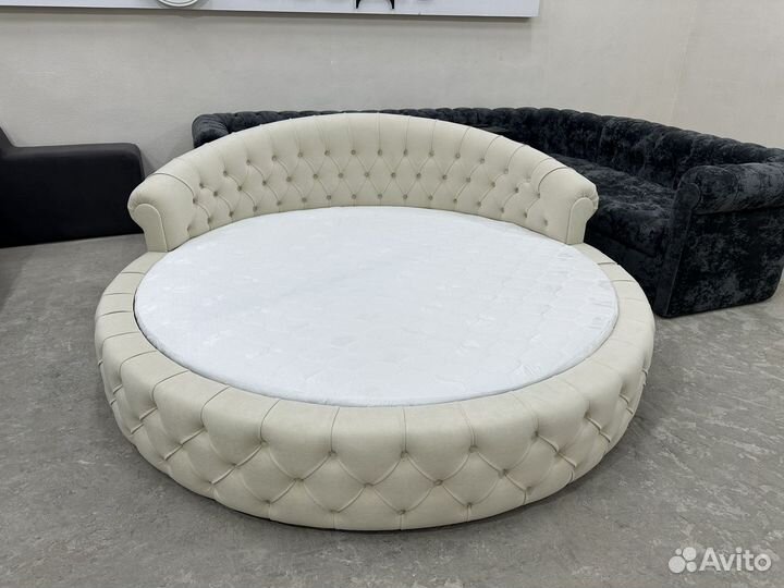 Круглая двуспальная кровать