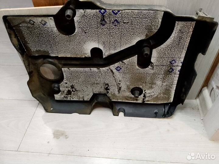 Крышка декоративная двс LADA Priora