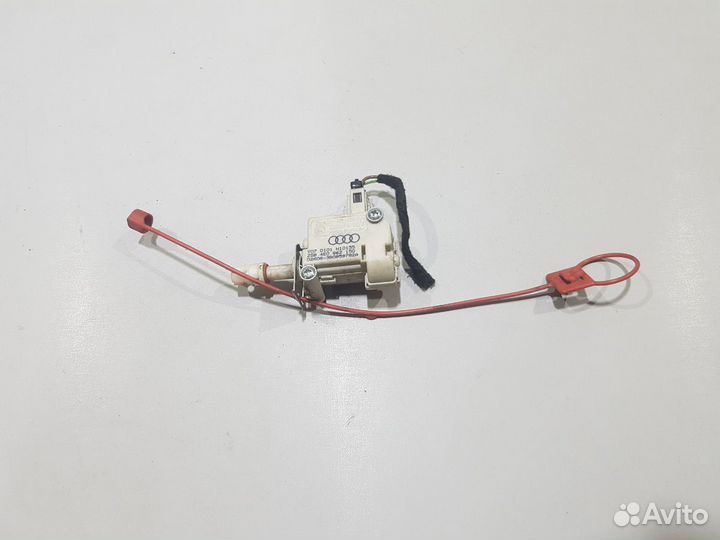 Актуатор замка лючка бензобака ауди а8 audi s8