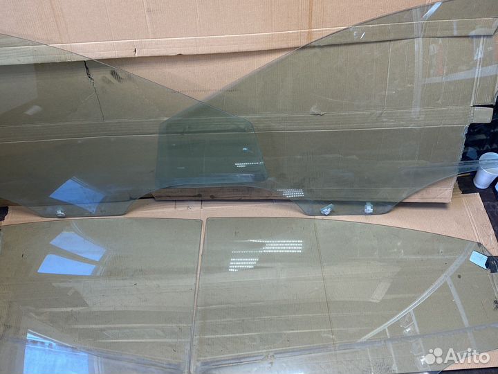 Стекло боковые задние Hyundai Solaris 1