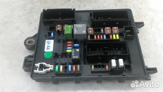 Блок предохранителей cadillac SRX 2 (72F02M101)