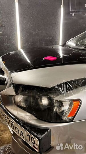 Оклейка автомобили антигравийной пленкой. Винил