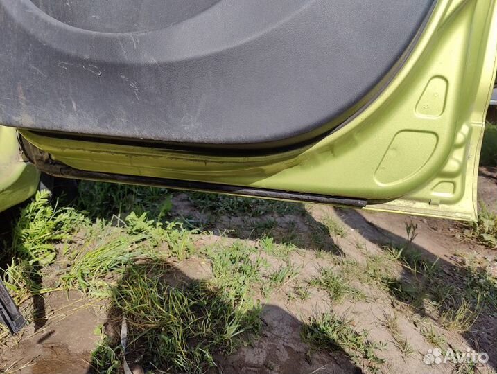 Дверь передняя правая Citroen C3 Picasso