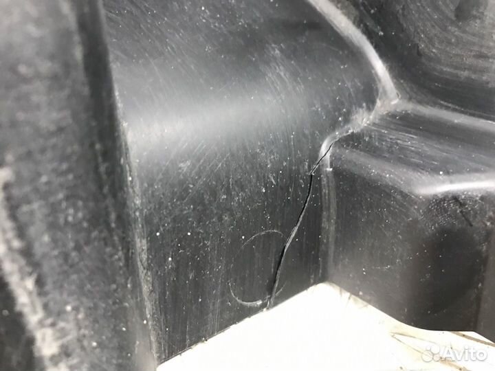 Б/У диффузор интеркулера передний Land Rover Range