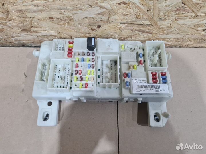 Блок предохранителей салонный Ford Kuga 1