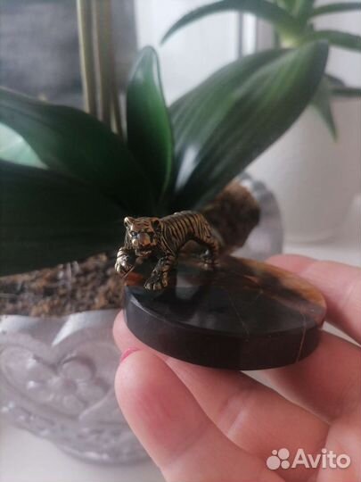 Симбирцит с тигром