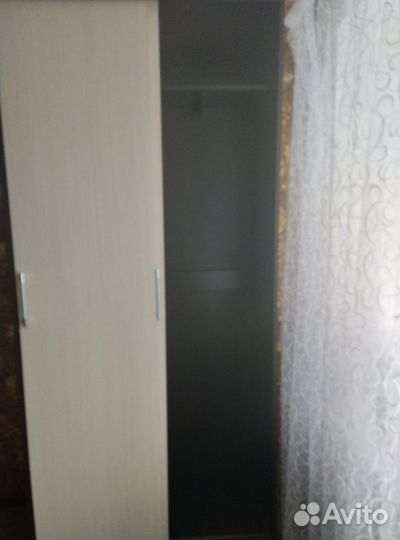 Шкаф платяной