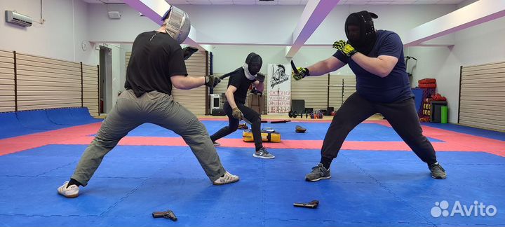 Тренировки по женской самообороне и мужской