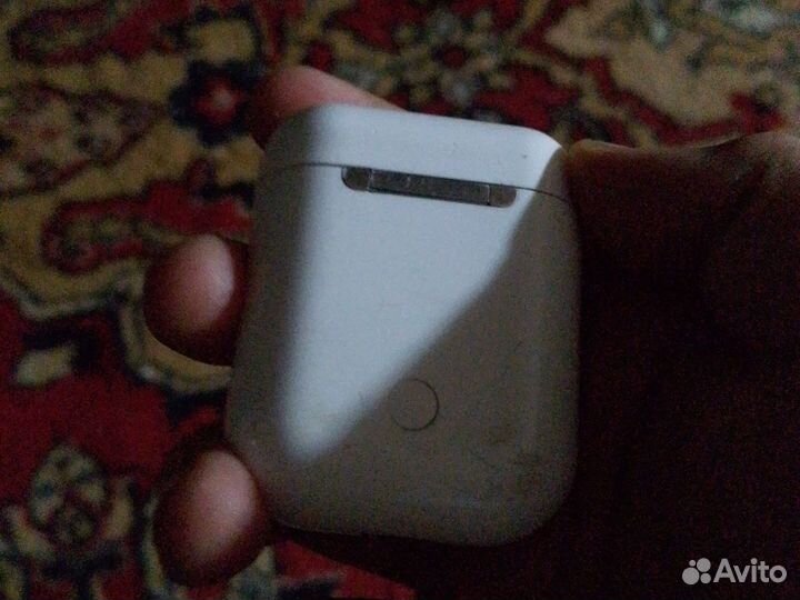 AirPods белые