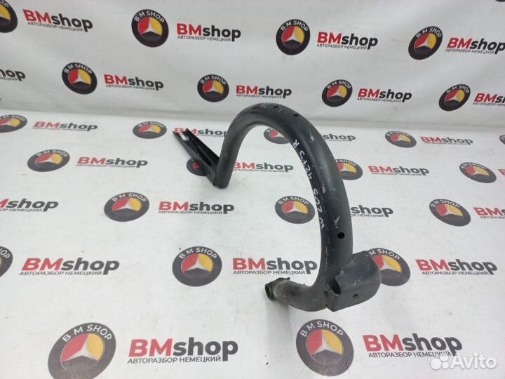 Петля крышки багажника правая Mercedes Benz C220D