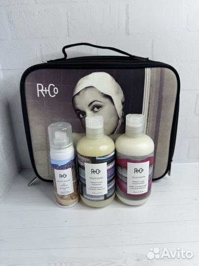 R+CO television holiday SET