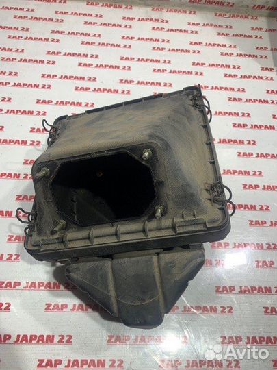 Корпус воздушного фильтра Mitsubishi Challenger