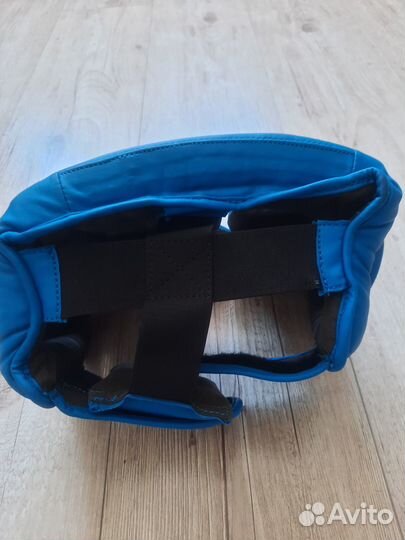 Шлем и перчатки для кикбоксинг