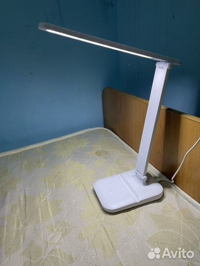 Лампа настольная для маникюра