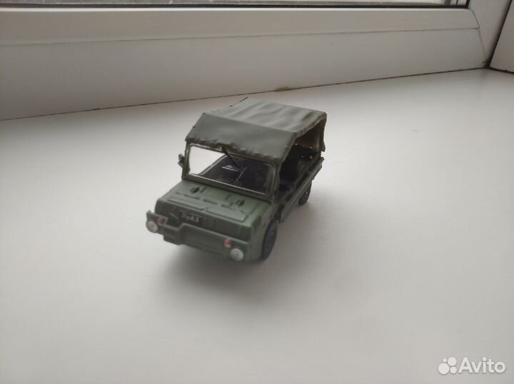 Луаз-967 с журналом Автолегенды СССР №66