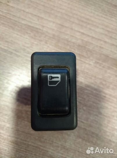 Кнопка блокировки стеклоподъемников для Nissan Pri
