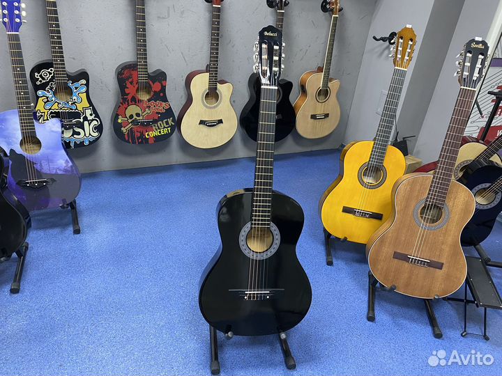 Полноразмерная класссическая гитара (4/4)