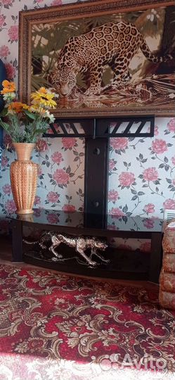 Стойка под телевизор с кронштейном