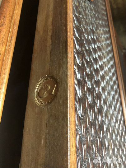 Комод 1865 года с медалями мастера