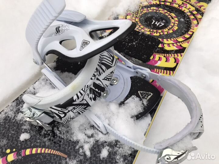 Сноуборд с креплениями