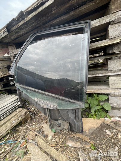 Заднее правое стекло audi 80 b3