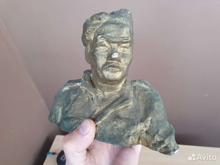 Старинный бюст чапаев