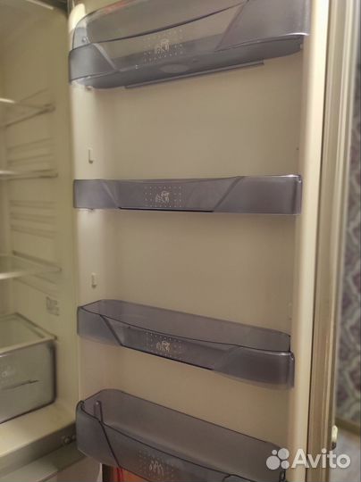 Холодильник бирюса. 2-х комрессорный