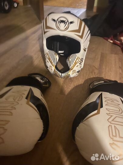 Боксерские перчатки