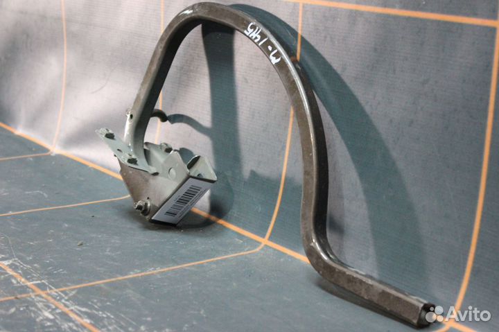 Петля крышки багажника левая - Volkswagen Polo