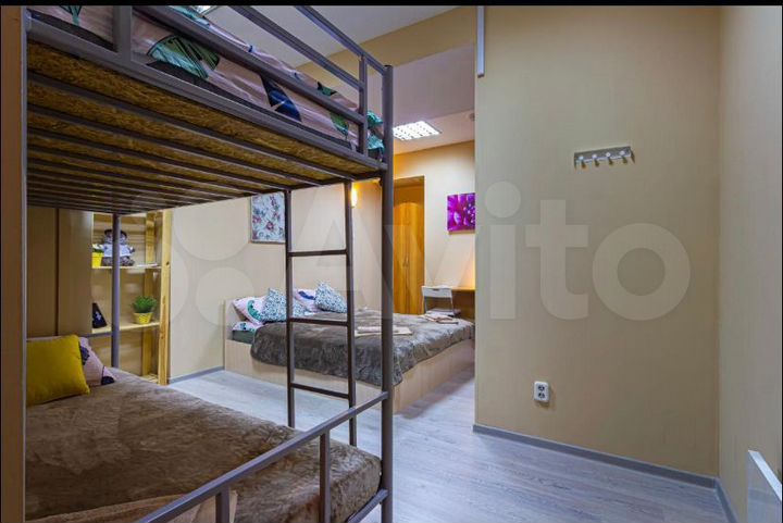 Комната 25 м² в 4-к., 1/3 эт.