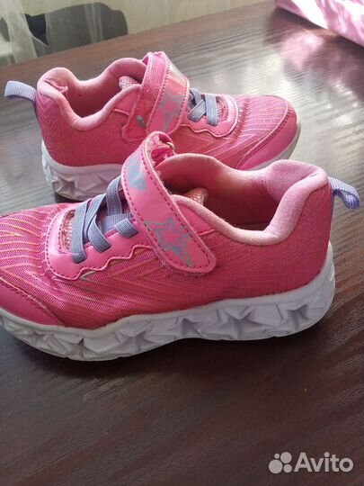 Кроссовки на девочку р 28