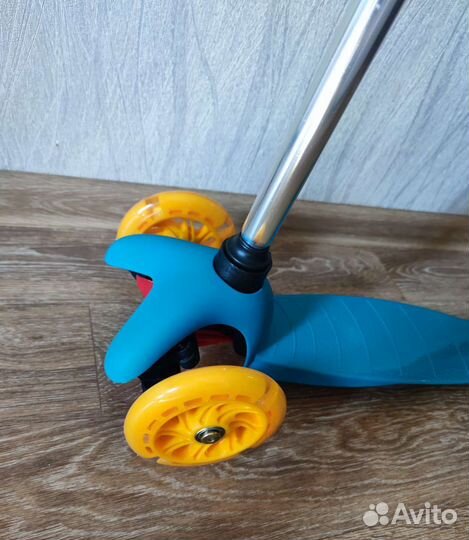 Самокат детский трехколесный новый