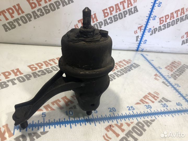 Тойота Камри Подушка двигателя Прав