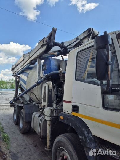 Автобетононасос IVECO Trakker, 2004