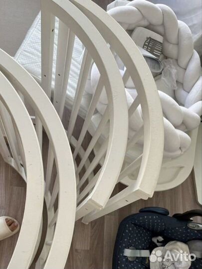 Детская кроватка с маятником круглая, овальная