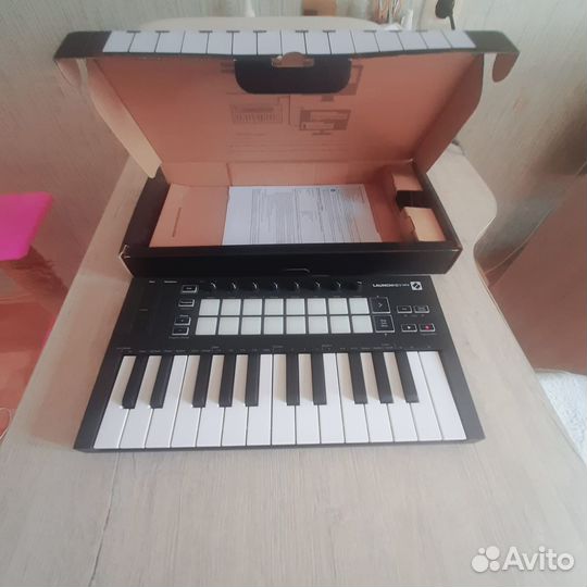 Midi клавиатура launchkey mini 3 Novation