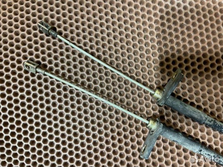 Трос стояночного тормоза задний Mercedes-Benz E320