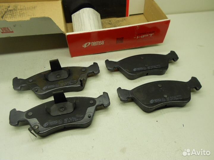 Toyota Avensis T220 Колодки Передние комплект