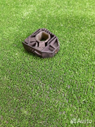 Кронштейн радиатора фольксваген гольф 5