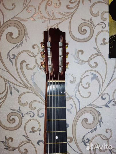 Классическая гитара с чехлом